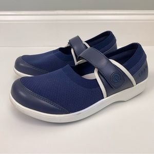 TRAQ BY ALEGRIA Qutie Mary Jane Flat Size 8 - 8.5 US EU 38 Blue Leather Comfort